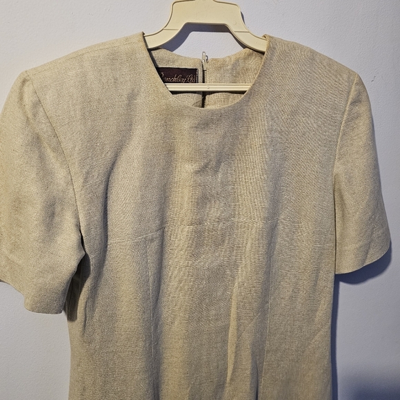 Vintage beige‎ linen short sleeve dress from the Benchley Ltd. Co. - Picture 5 of 9